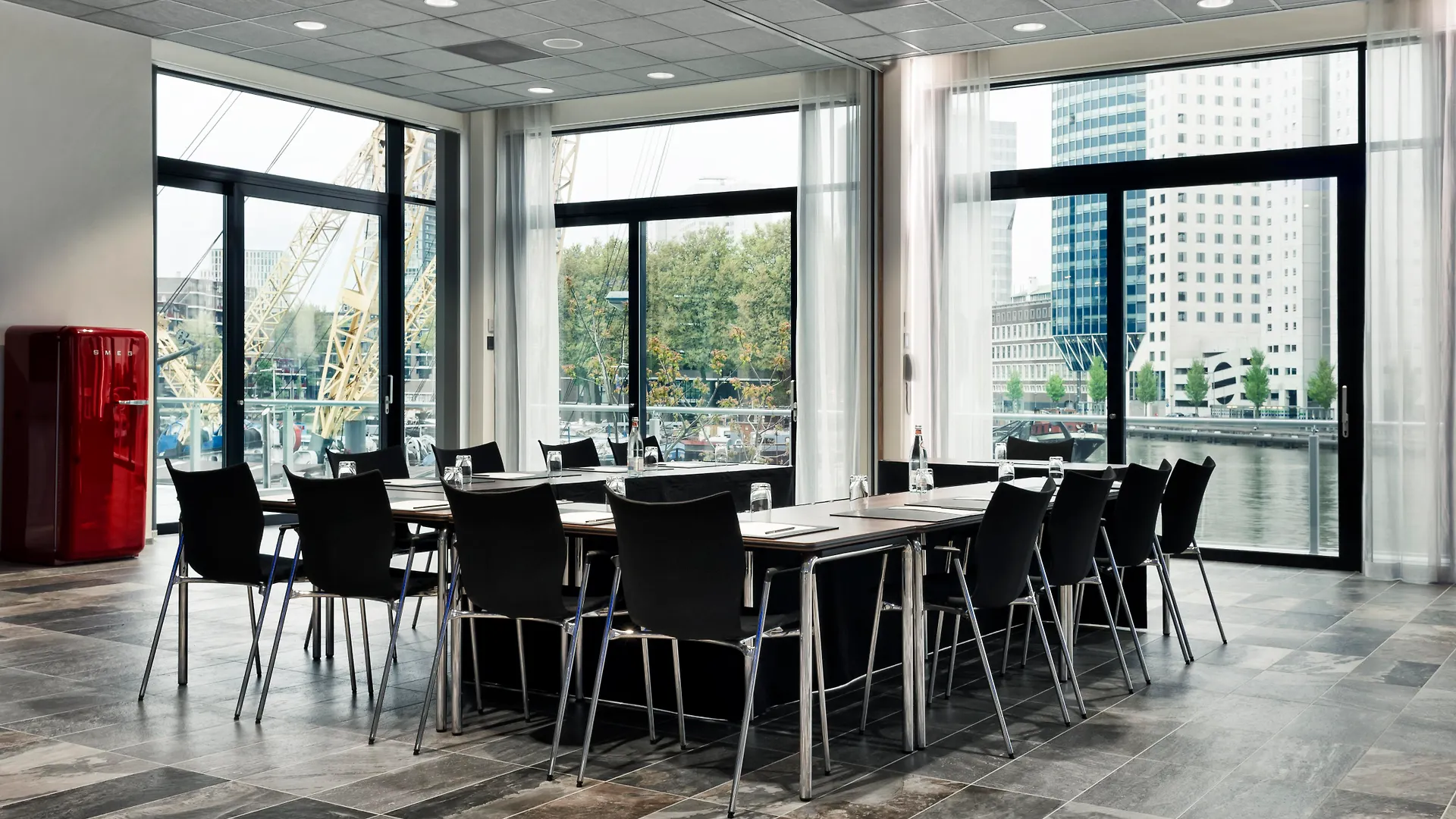 Mainport Design Hotel Rotterdam 4*,